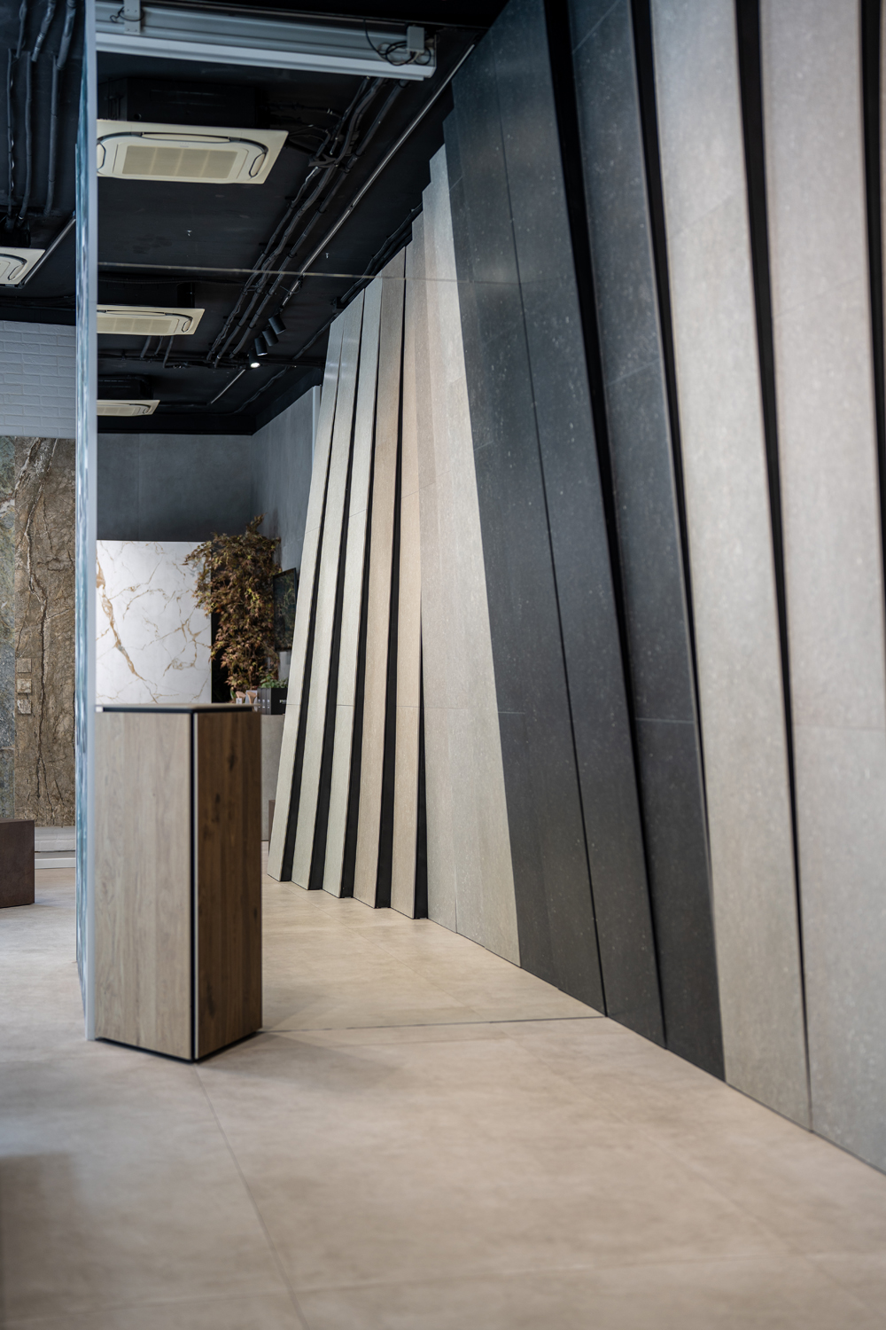 MILAN SHOWROOM: Photo 8